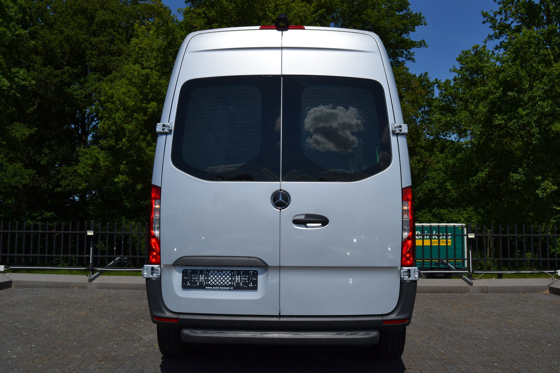 38982646-17.jpg