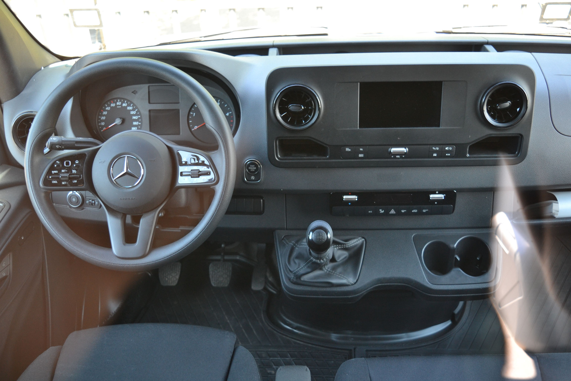 38982646-2.jpg