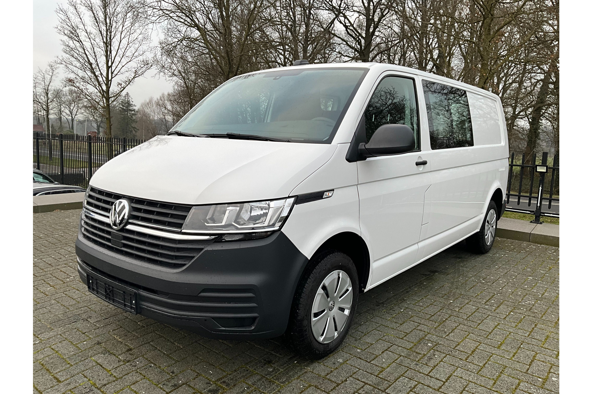 43177438-24.jpg