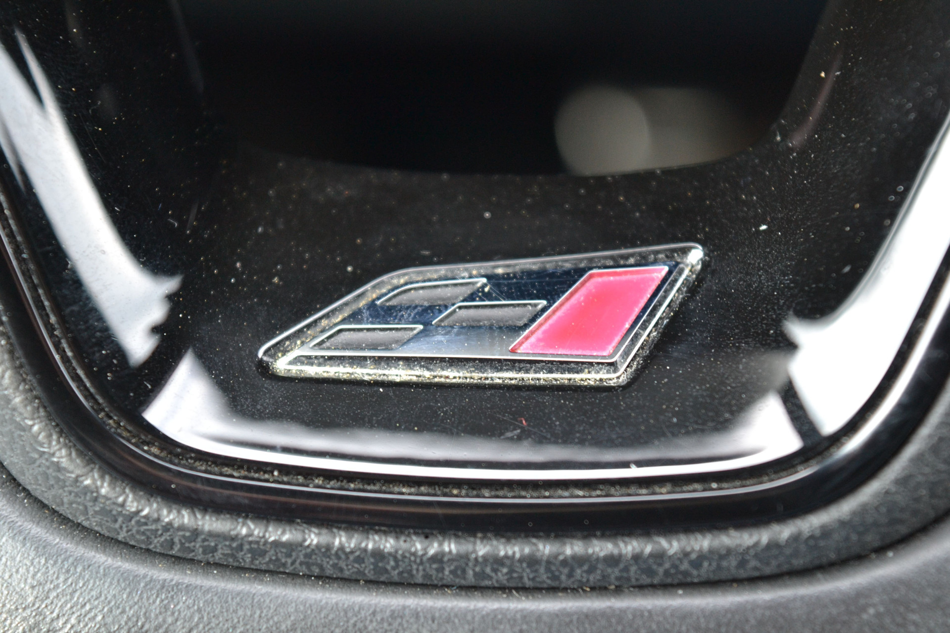 44631577-17.jpg