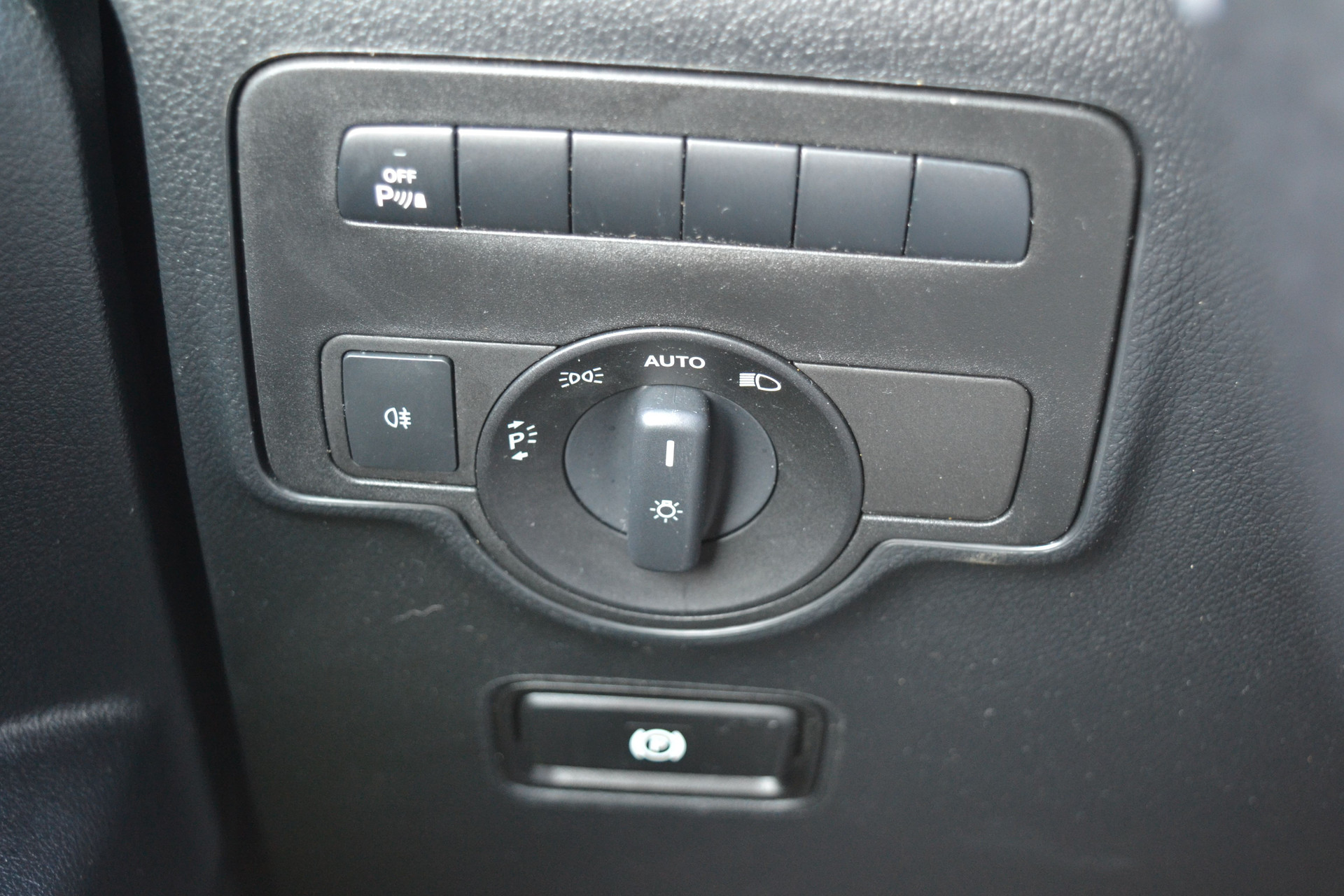 44878948-9.jpg