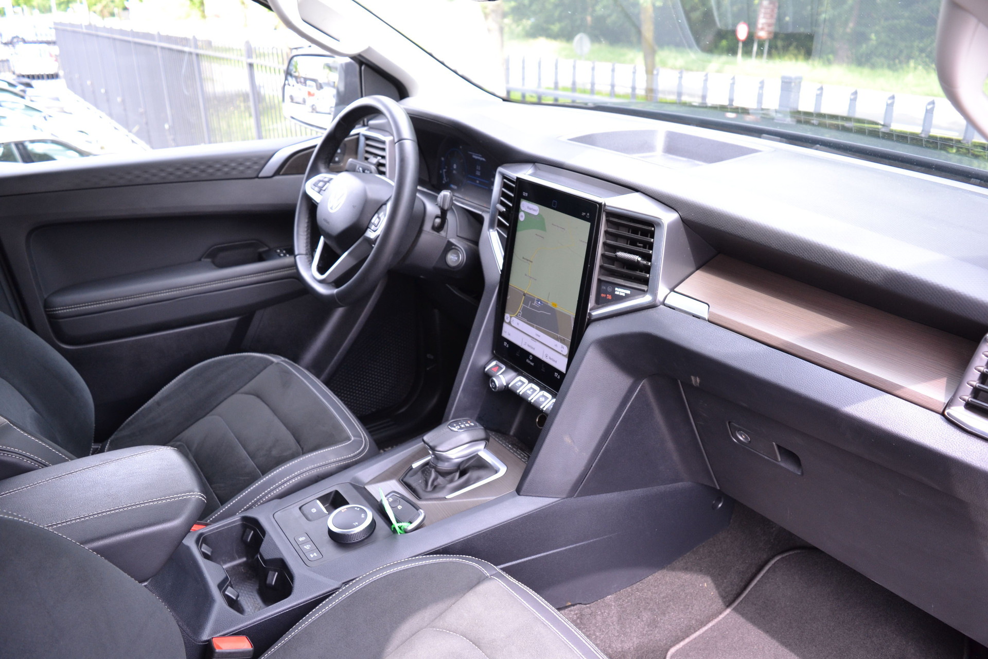 46117660-56.jpg