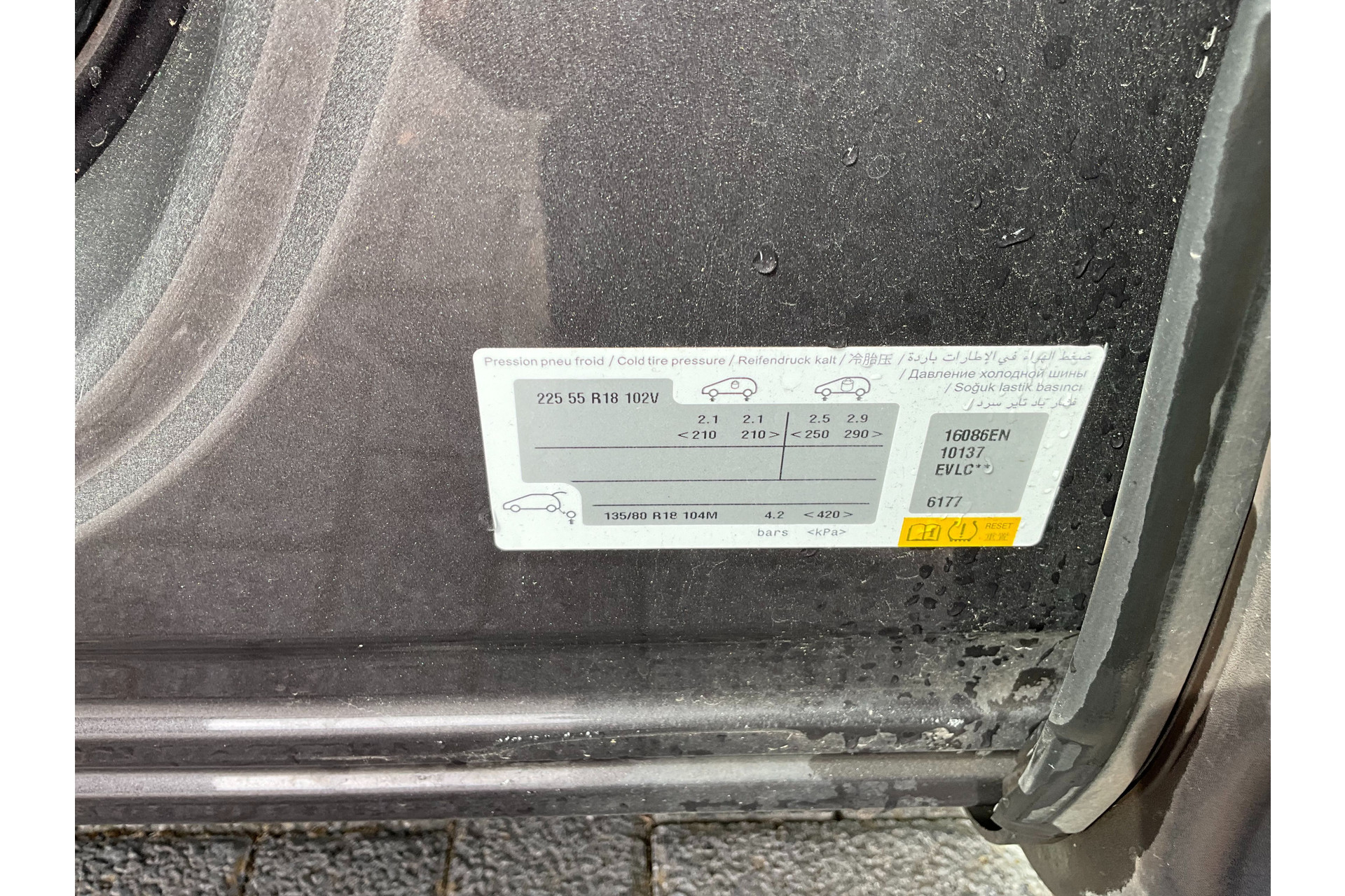 47300446-19.jpg