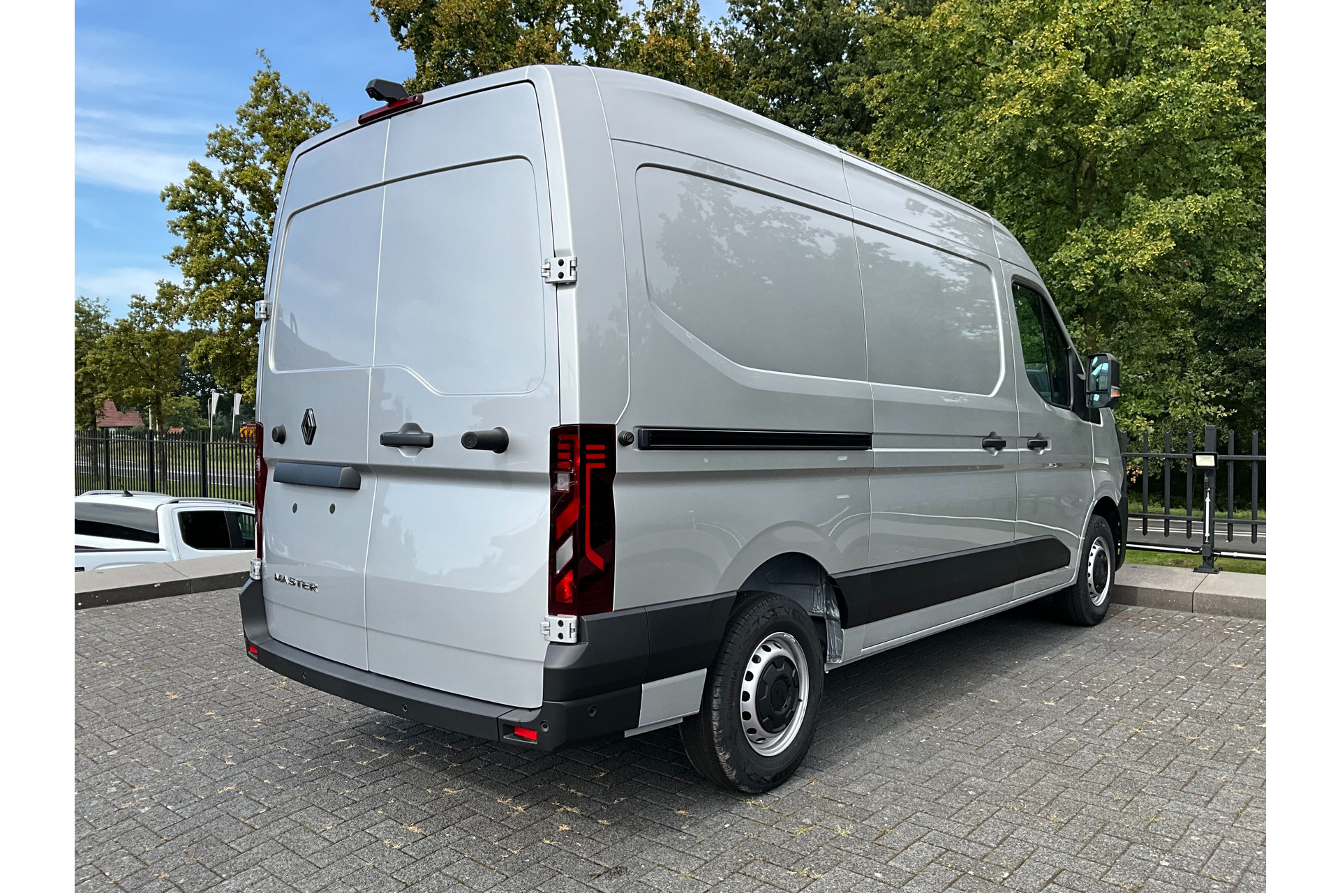 47572588-1.jpg