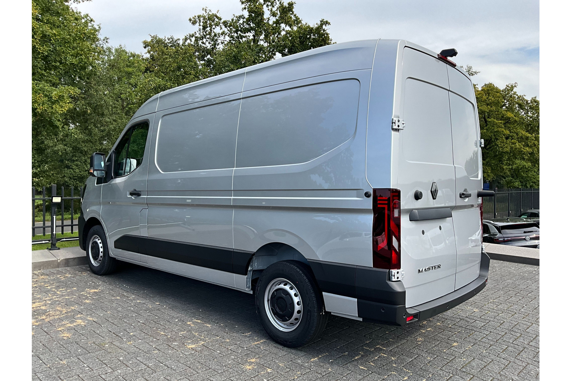 47572588-20.jpg