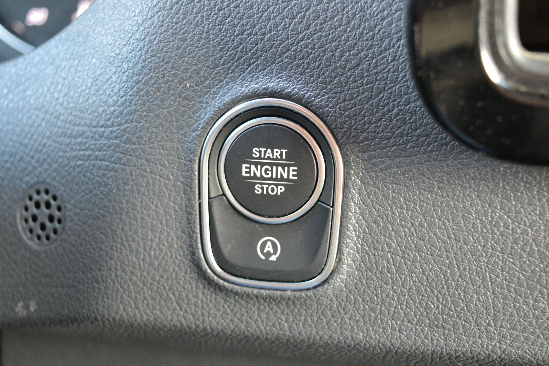 48363111-21.jpg