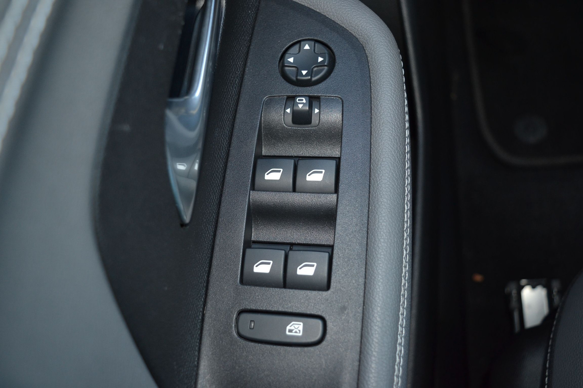 48377284-24.jpg
