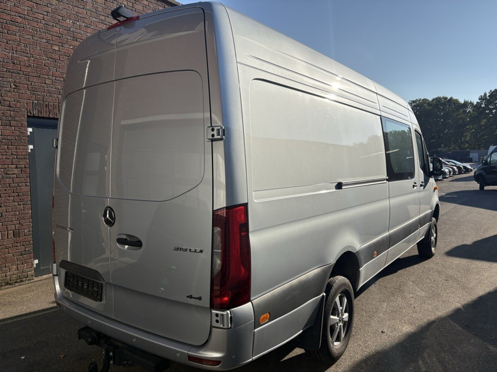 56759825-1.jpg
