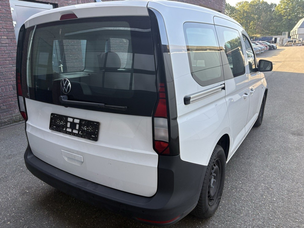 57488915-2.jpg